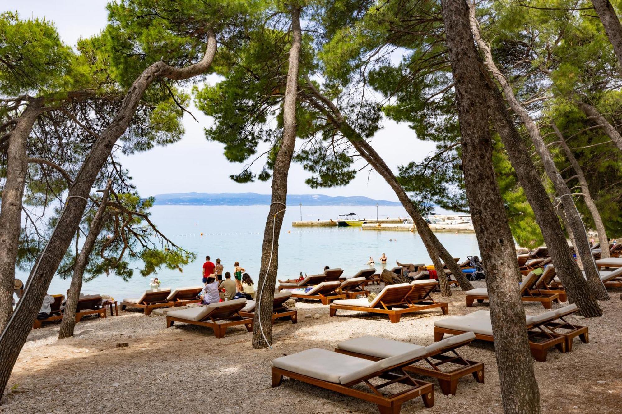 Beachfront Wave Srzic Makarska